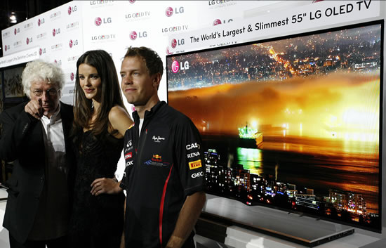 LG unveils World’s Largest and Slimmest OLED TV LG OLED TV slim LG unveils World’s Largest and Slimmest OLED TV