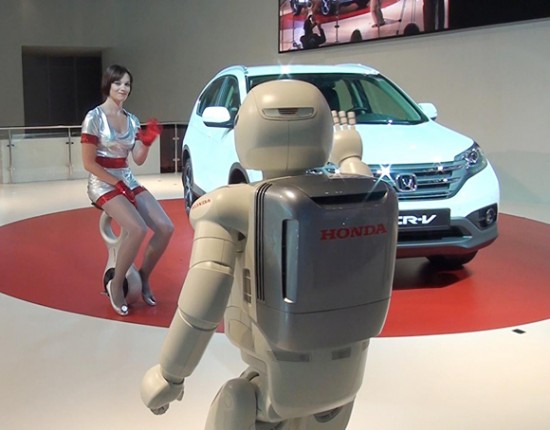 asimo 550x430 Honda humanoid robot Asimo joins U3 X personal mobility device for the first time in Europe